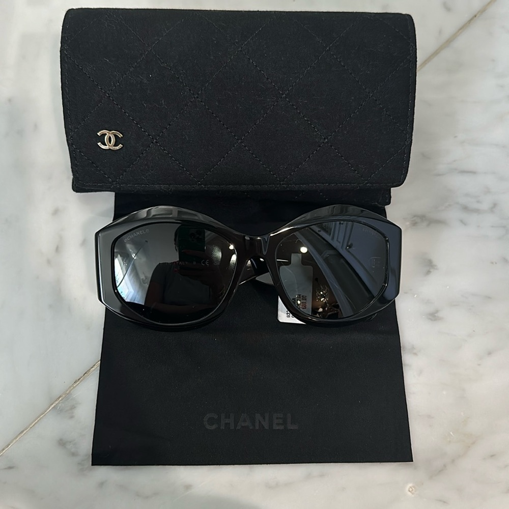 BNWT 💯 authentic Chanel Sunglasses